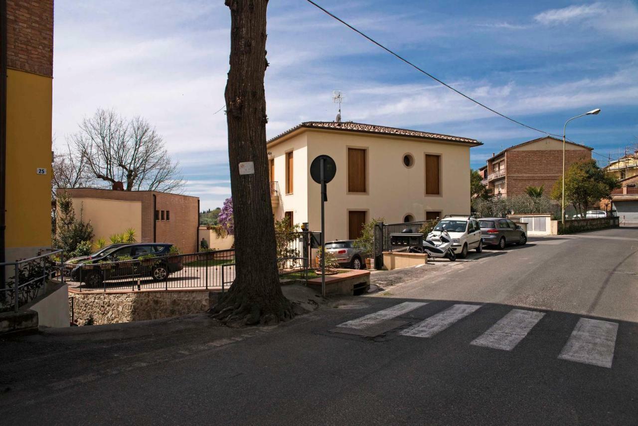 Casa Il Glicine A Due Passi Dal Centro Apartment Siena Bagian luar foto