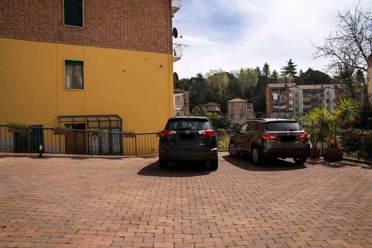 Casa Il Glicine A Due Passi Dal Centro Apartment Siena Bagian luar foto
