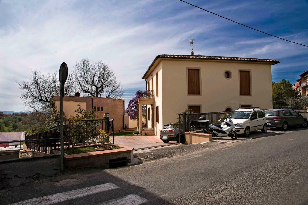 Casa Il Glicine A Due Passi Dal Centro Apartment Siena Bagian luar foto