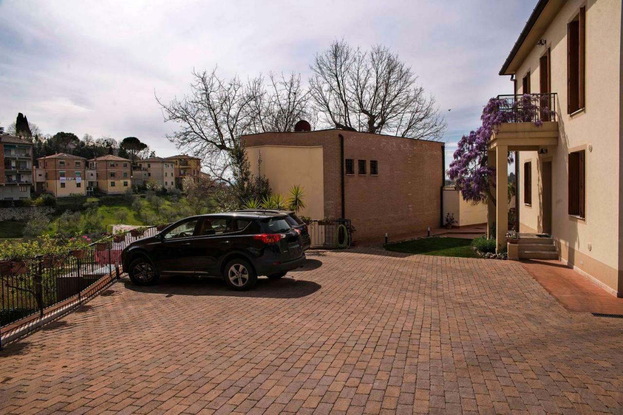 Casa Il Glicine A Due Passi Dal Centro Apartment Siena Bagian luar foto